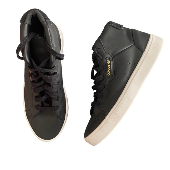 NWT Adidas Originals Women's Sleek Mid Sneaker Black Size 5 - Picture 1 of 8